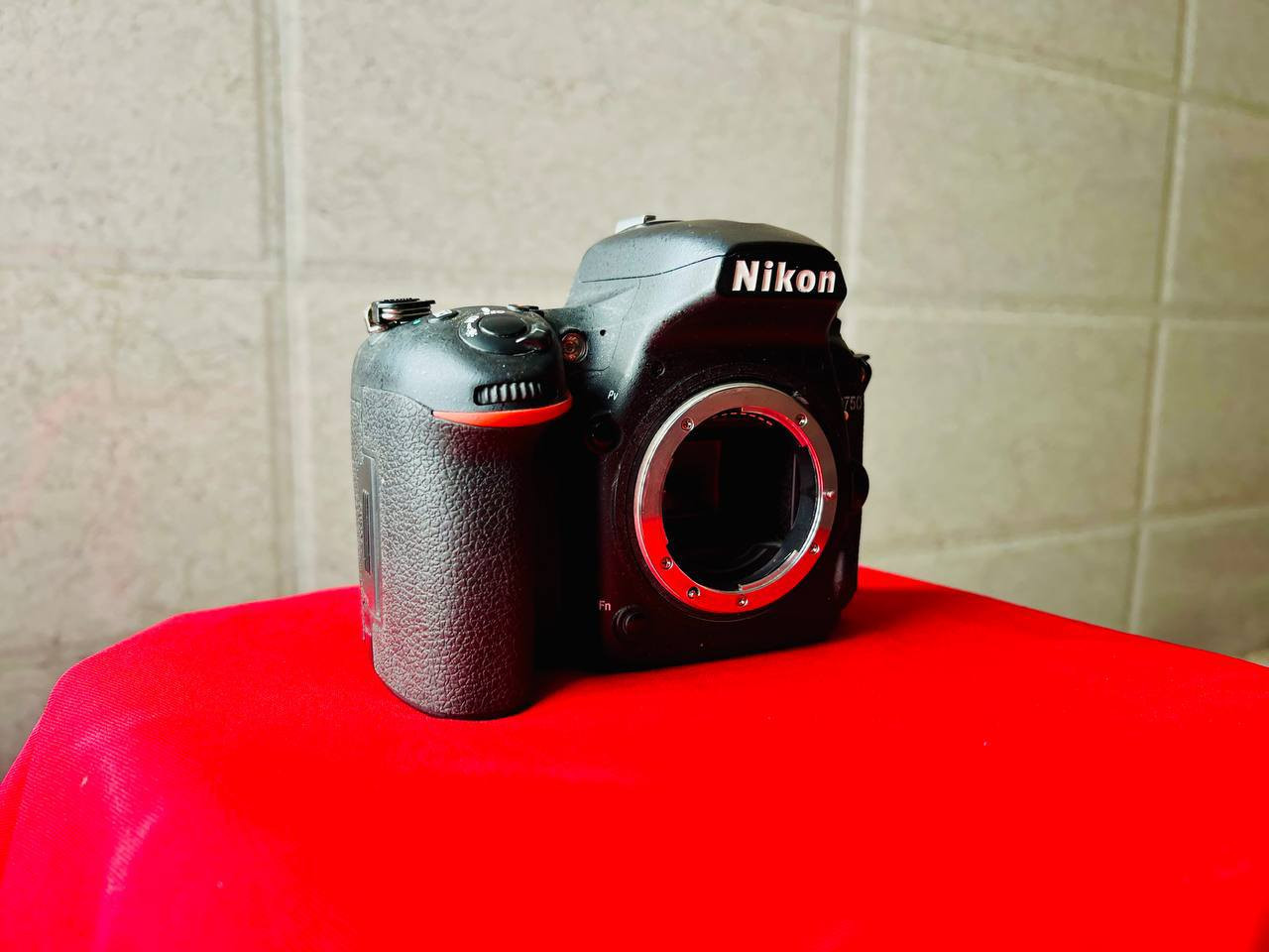 نيكون 750D فول فريم شتر عالي 
عدسة ٢٠٠/٧٠ إصدار ثاني 
السعر مليون و٢٥٠


**إذا كنت صاحب هذا الإعلان وتريد حذفه لأي سبب، رجاءا أرسل رسالة إلى الدعم الفني**