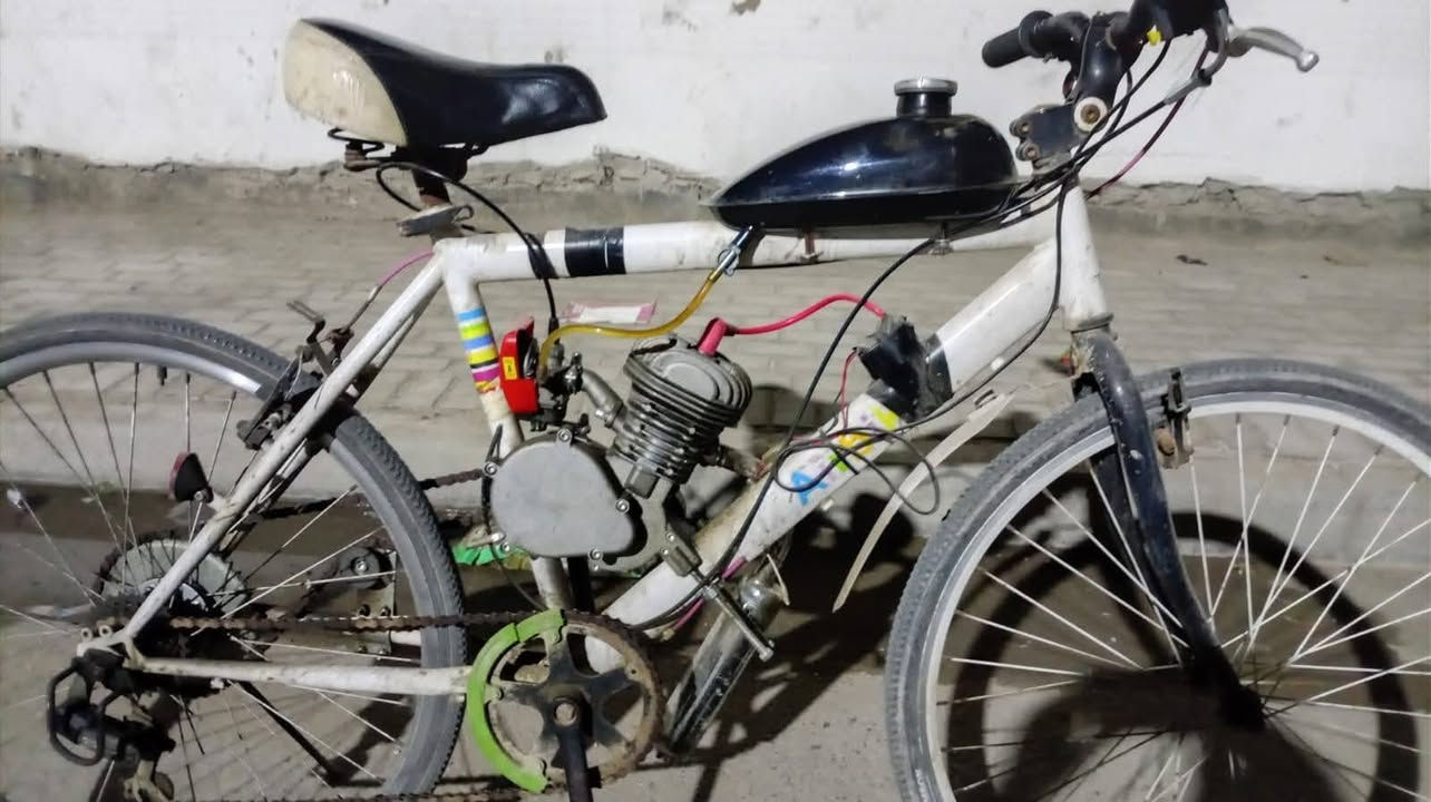 بايسكل حجم ٢٧ يشتغل بايدر و محور محرك بانزين
السعر النهائي قفله من الاخير ١٥٠ الف


**إذا كنت صاحب هذا الإعلان وتريد حذفه لأي سبب، رجاءا أرسل رسالة إلى الدعم الفني**