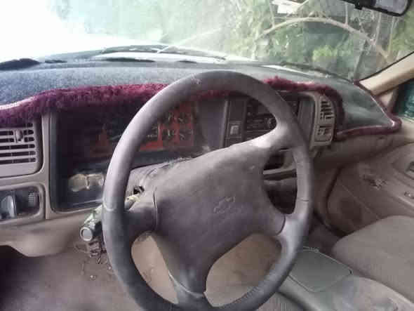 السلام عليكم سياره بهبهان شيف روليت 1996 محرك 350/ كير 1000 رقم ديالى  اجره  بخاخات تحتاج تبديل لأن تصرف بانزين ويل كب المنيوم درجه اولى تخم تاير للعلم فحل 8 براغي السعر 50ورقه مكاني بغداد باب المعظم الاستفسار على الرقم ***********
