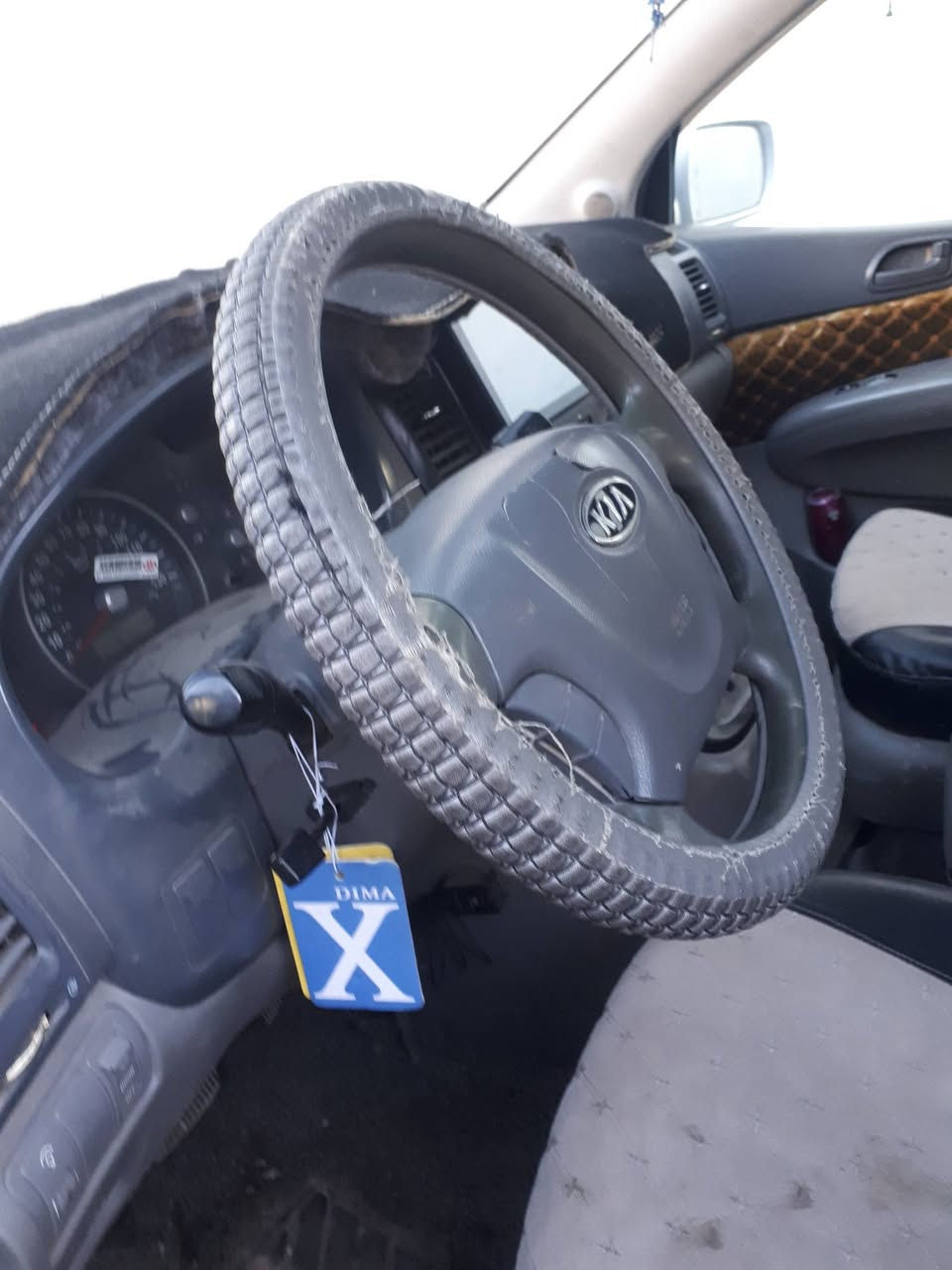 كيا سيدونا 8راكب  موديل 2009 بغداد اباسمي كير ومحرك وتبريد 3قطع وكامره كبيره وحساسات نظام الايكو صدر امامي وخلفي قبل ايام سويته ادوات موبس مشروع وطني بيها  رصعات ثلاثه في باب السلايت الايسر، وتحت الجنطه وحسب مامبين تم صبغهن عبوه كامله احتياط اسبير مع ويل جديد ونفس الاربعه الي في السياره ماعدى اسبير الطواريء دينمو جديده وموجوده القديمه السعر 135$
عنواني بغداد موبايل *********** سيد مهدي ابو حسام
