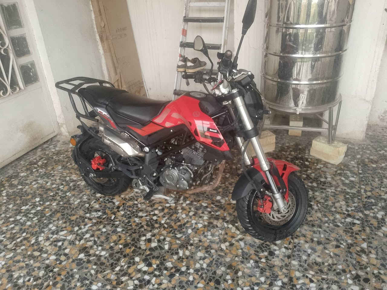 سلام عليكم  دراجه Tnt135ss
البيع مرقمه  سعرها 2500 ما ماشيه هواي وبيها شغلات بسيطه  ***********
