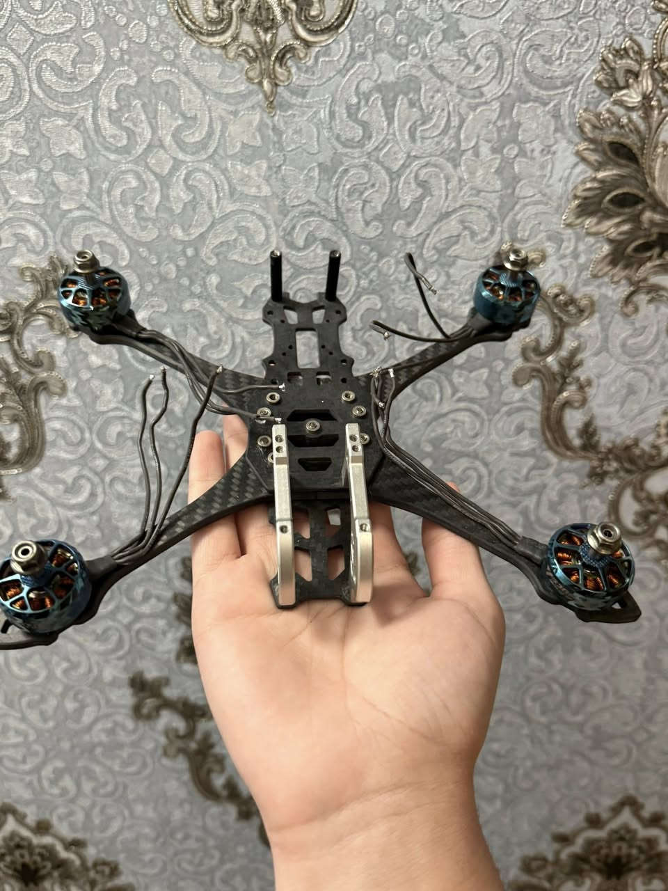 السلام عليكم
غراض للبيع 
فريم المارك 5 كامل بس بالصوره محاطها
المحرك الازق هوه xing 1800kv بس مبدل جرص 
نظاره كامله و هيه غراضها جديده 
اي سؤال بتعليقات او خاص


**إذا كنت صاحب هذا الإعلان وتريد حذفه لأي سبب، رجاءا أرسل رسالة إلى الدعم الفني**