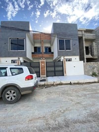 دار للبيع. حي التعليم   مجمع النور. السكني.   على شارع  20.   بعد الدو...