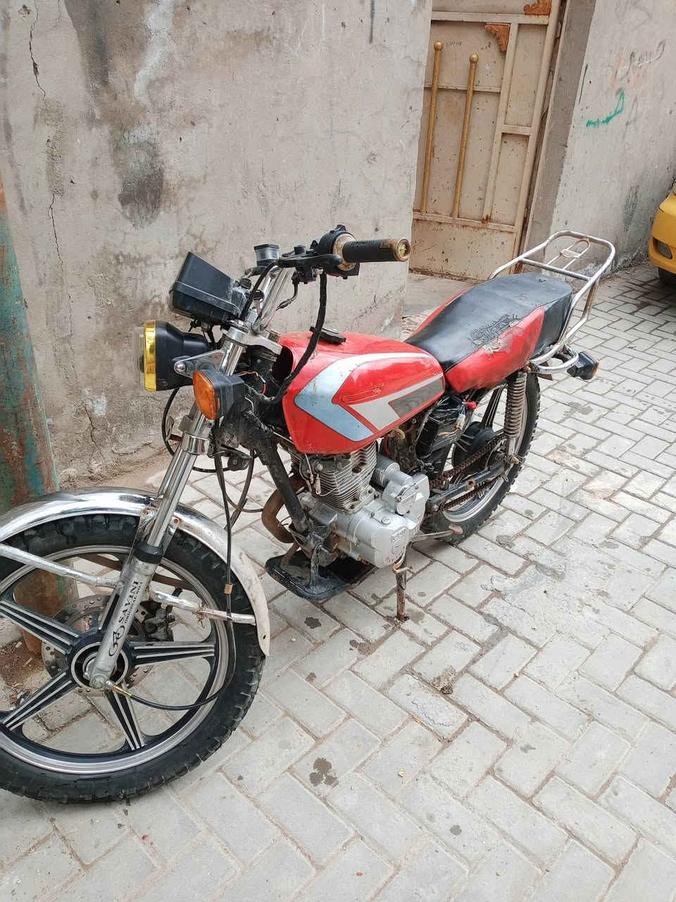 سلام عليكم ايرانيه سيفان ٥ كير موديل ٢٠ دراجه شغاله خير من الله سلف شغال كهرباءيات شغله محركه لا تنقيص وله تبخير زوج تايرات بل جيس شادهن دراجه مال عيشه سعره 275 وبيها مجال بصيط مكاني بغداد لبياع ‏‪***********‬‏رقمي
