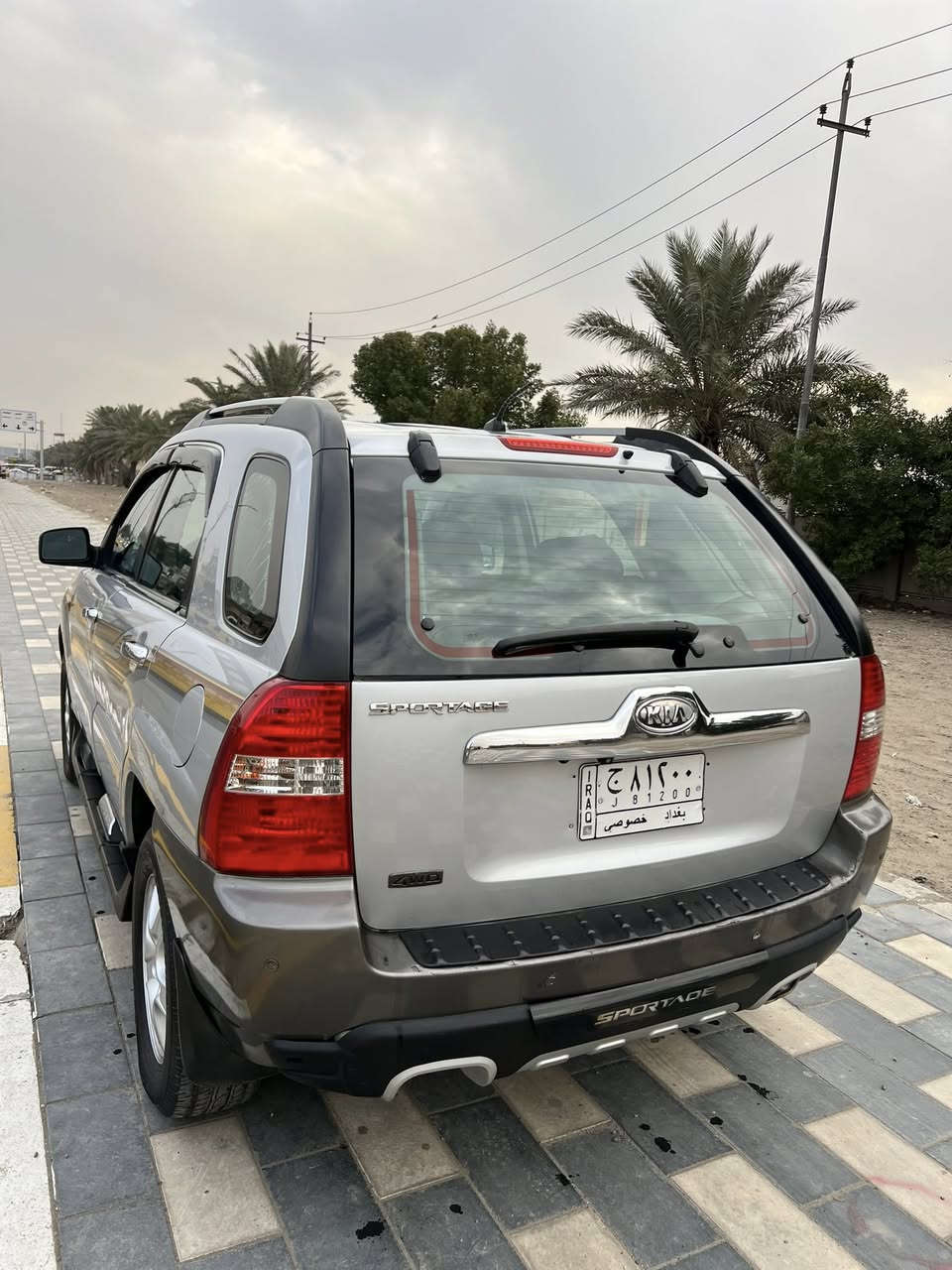 السلام عليكم سبورتج 2008 رقم بغداد
السعر ( 99$) مكانها بغداد البلديات ***********

مواصفات / فتحه سقف/ شاشه وكامره خلفيه فور ويل / تخم تاير جديد / صدر امامي خلفي جدد 

محرك 2400 دوش سياره خليجي بيها قطعتين جاملغ وباب جهه السايق باقي مكفول الشراي يتصل
