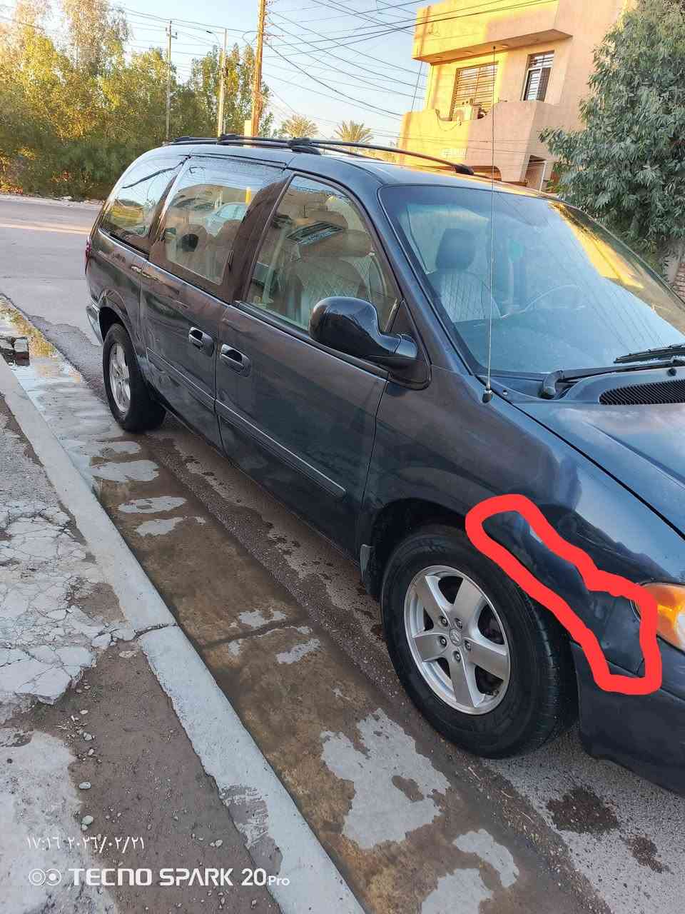 السلام عليكم اخوان 
للبيع دوج كرفان 2007 مواصفاتها 
ابواب كهرباء +الجنطة كهرباء ثلاث قطع تبريد  شغال كشنات بلع خمسة ويل كب الكاعية مغلفة جلد كير محرك حلوات  لاصرف ولاتنقيص رقم  انكليزي السيارة باسمي بيها طخة بالباب السلايد جهة اليمين موضحة بالصوره القمارة والبنيد جارد السيارة موجودة بحي الجهاد  السعر 75 ورقة وبيها مجال للاستفسار الاتصال على الرقم ***********
