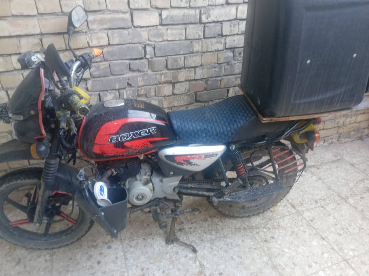 بوكسر مرقم للبيع في بغداد دراجه كاملة مكملة تعال وشوف رقم انكليزي سعرها 1900 وبيها مجال بسيط
***********
