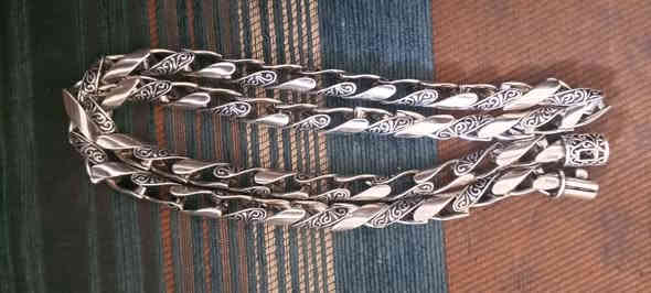 زنجيل فضه ايطالي وزنه 144 غرام مختوم ب250 الف 
بغداد الدورة ***********
