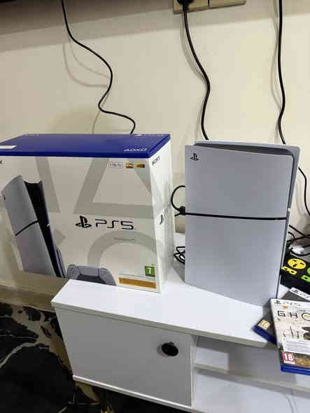 بلي فايف نسخة اروبية مستخدم ساعة وحدة فقط وصل شراء وتاريخ شراء موجود ال ups فقط مشحون غير مستخدم مع لعبتين قويات جهاز جديد. مكاني بغداد الغدير 
***********
