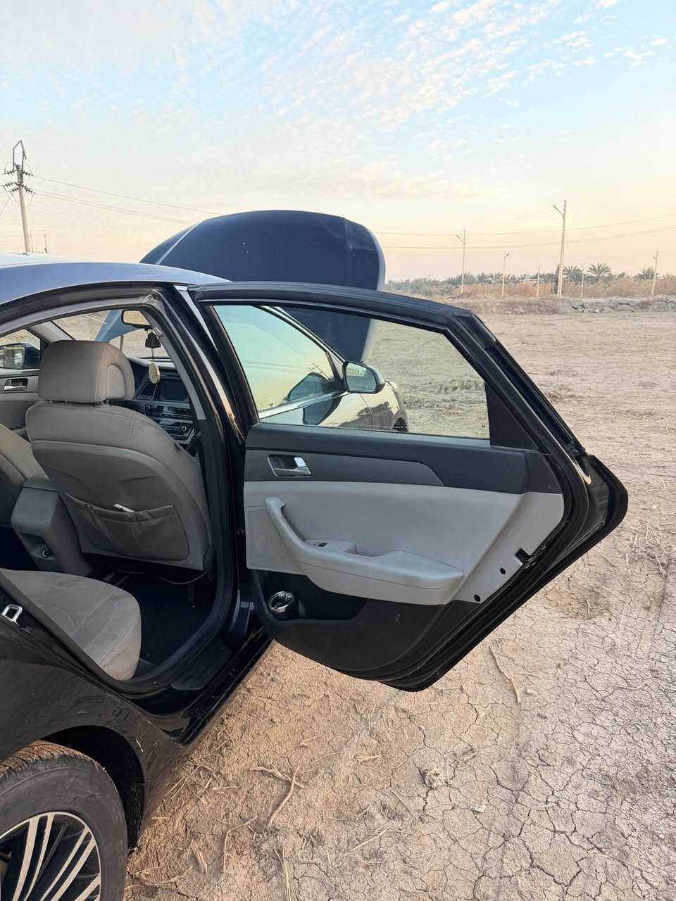 السلام عليكم سوناتا اسود 2017
مواصفات
نص فول
تحكمات ستيرن
شاشه كبيره
كامره دواره
ويل كب سبورت
مكينه 2400
كاشف عطال
نظام ايكو وسبورت
سياره جاهزه من كلشي
جامرلغ خلفي ايسر ونص الباب كما موضح بالصور بدون دواخل جميع الايرباكات سليمه 
سياره بدون نقص
مكان السياره : ديالى بعقوبة 
بشرط تحويل ثاني يوم 
السعر 113 وبيه مجال بسيط
رقم الهاتف ***********
