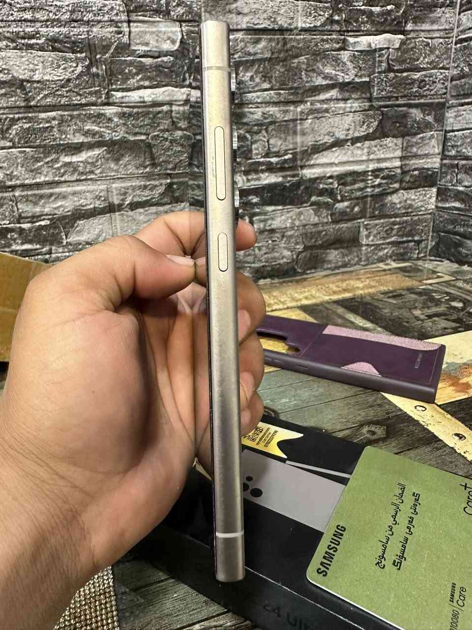 📱 Samsung Galaxy S24 Ultra
- الذاكرة: 1 تيرا  

- الرام: 12GB  

- الضمان: عين الفهد اصلي   

- الحالة: نظيف جدًا  

- كيبل أصلي 

 السعر مليون250 

*********** مكانيً بغداد الاعظميه
