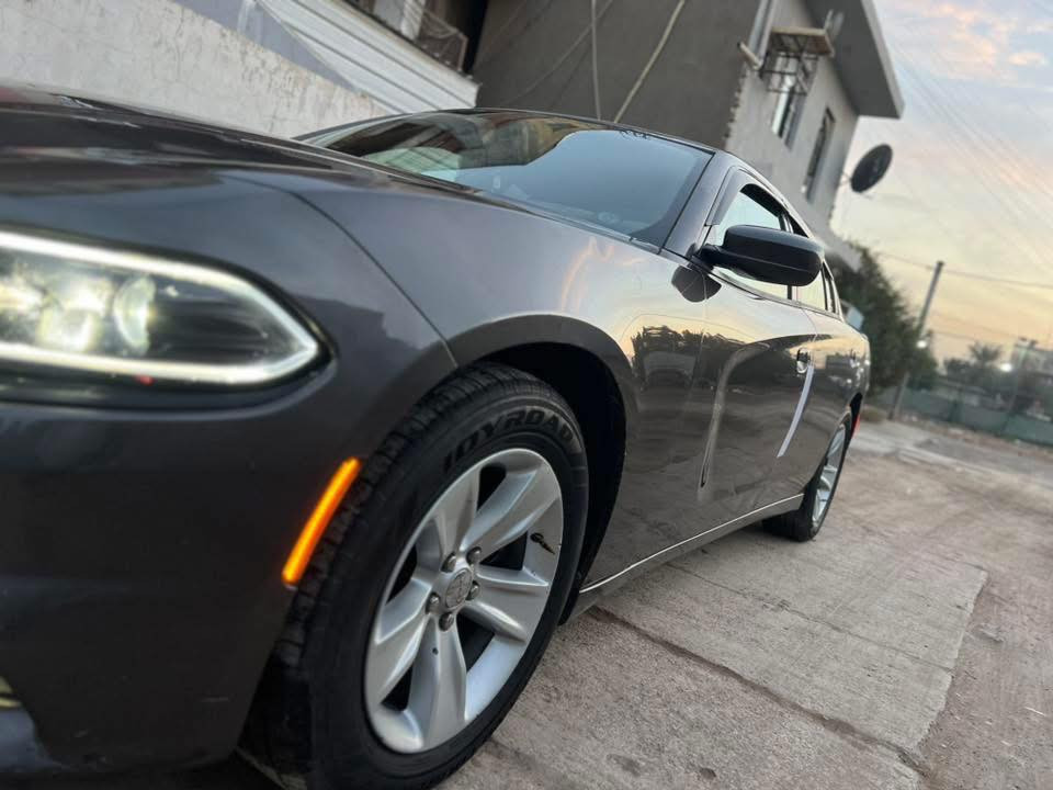 چارجر ٢٠١٥ 
رقم بغداد الجديد انكليزي بسمي سنوية وهزة ولوحات جدد
وارد امريكي حادثه فقط دعامية امامية ومبدلة نفس اللون بدون اي دواخل السيارة مكفووولة من الصبغ والتبدل وصور الحادث مرفقات

بلعراق صاير بيهة بارد فوك الدعامية الخلفية فقط 
وتكحيل بلجهة الثانية 
ماشية ١٩٧ 
موصفات عادية SE
شاشة صغيرة كير طيارة تحكمات
كشنات مخمل وباقي المواصفات المعروفة 

محرك ٣٦٠٠ 
تو ويل اصل 
مكينة وكير واكسل بلاديات نعمة من الله
تبريد وتدفئه مكفولات 
تخم تاير جديد ويل ١٨ 
صدر امامي جديد سيارة ناعمة ونضيفة 
يحتاجله تعديلات بسيطة بغرفته

السعر ١٦٥ وبيهة مجال حك جيتك 💙

مكاني الدورة الصحة 

‭٠٧٨٥ ١١٩ ٢٩٦٦‬
