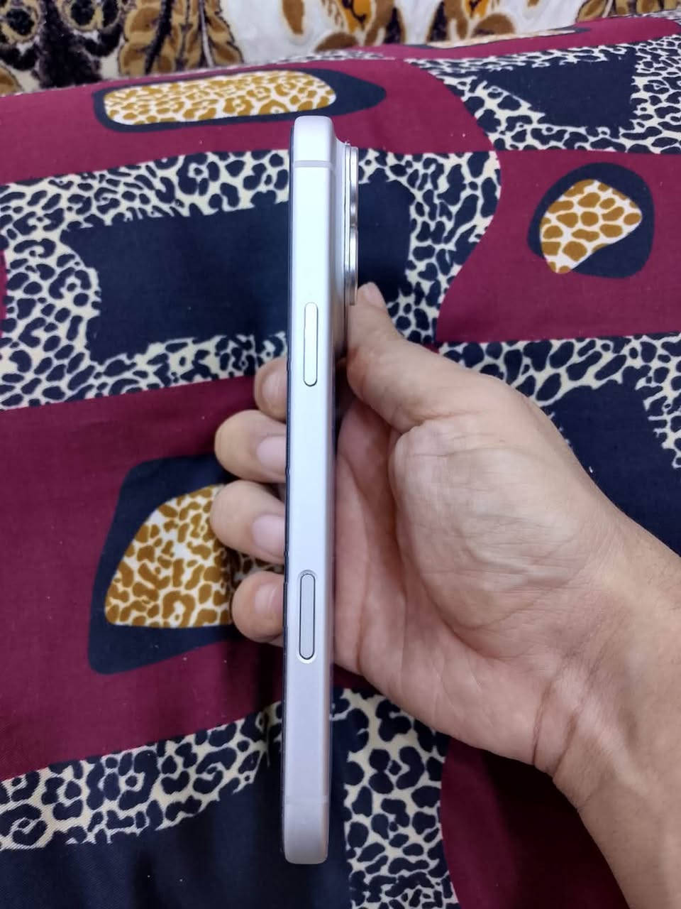 ايفون ١٧ برو ماكس ذاكرة ٢٥٦
بطارية ٩٨

عدد دورات شحن١٤٣

لون سلفر 

سيم كارت 

عنواني بغداد

سعر مليون و٩٠٠ الف قفل 

جهاز نظيف واصلي
رقم هاتف 
***********
