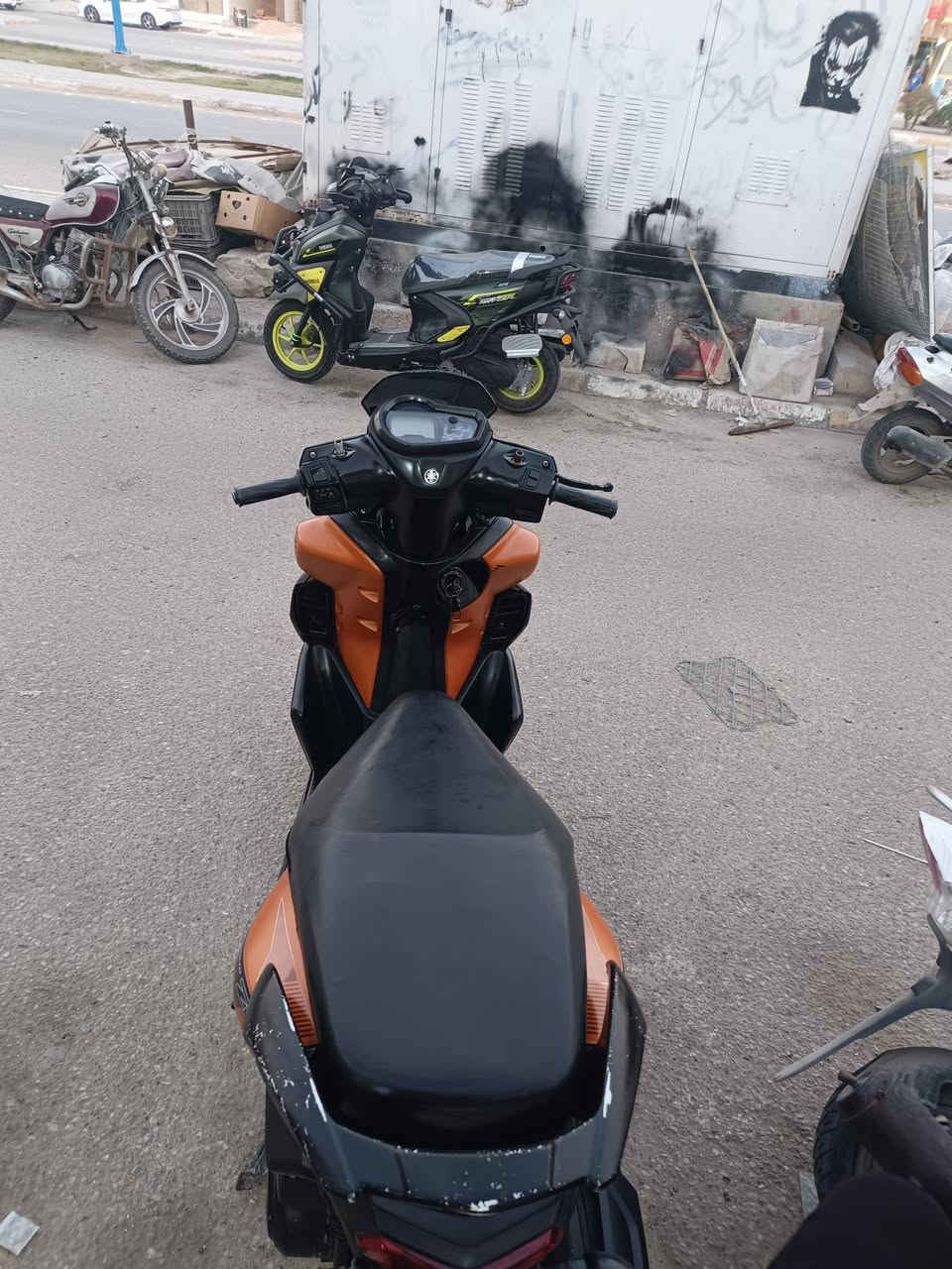 للبيع ZR22 سعر 1750 ***********. . 
نسختين سويج 
ستاند كهربائي 
مكاتبة فقط. بدون اوراق .
