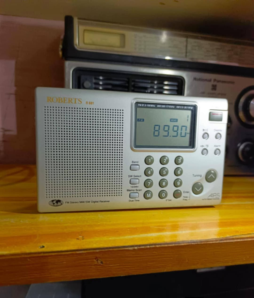 راديو ROBERTS. R881
انكليزي الصنع
موجات FM-MW_SW 14
موجة sw 14 موجه
شاشه دجتل
ميزه حفظ محطات مفضله
منبه وساعه ومنفذ سماعه خارجيه
بيه منفذ محوله ٦ فولت
يشتغل باتري قلم عدد ٤
جهاز لوك جديد كارتون مع حافظه اصليه جلد
اي استفسار خاص وبالخدمه


**إذا كنت صاحب هذا الإعلان وتريد حذفه لأي سبب، رجاءا أرسل رسالة إلى الدعم الفني**