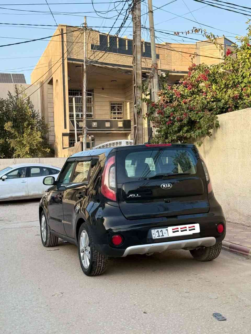 السلام عليكم
صول ٢٠١٨ رقم بغداد باسمي 
محرك 2000 ماشيه ٧٠ 
حادث جاملغ امامي 
وجاملغ الخلفي صبغ بالهلال 
كير ومحرك مكفول 
السعر ١١٥ بيها مجال 
***********
