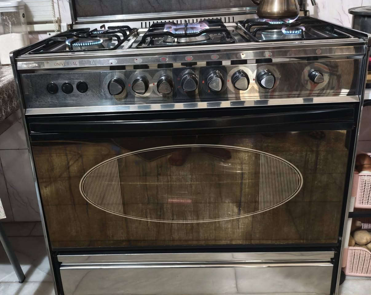 سلام عليكم طباخ للبيع نضيف شغال ناره قوية مابيه اي عطل فرن يشتغل السعر 250 العنوان حي القاهرة الثانية الرقم ***********
