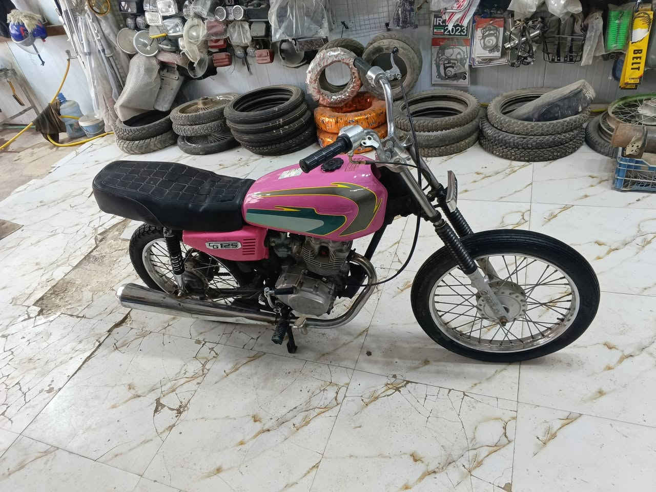 السلام عليكم دراجه اربعه كير
موديل 20 
كلك كلك كلك مال مزاد 
دراجه كلش حلوه وكامله حربيه 
المكان كوفه 
السعر 280 وبيها مجال 
محرك كل مشدود اندنس 
ولفات وبستم بوبوشه 
مال مزاد للتاكد 
***********
