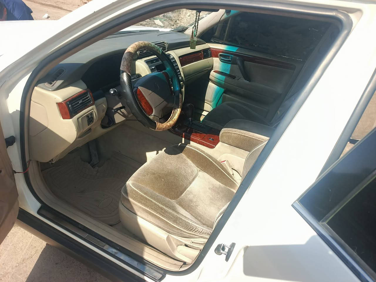 عليكم ملكه گص 
محرك ففتي2500
محرك كير شرط 
تبريد تدفه 
صدر جديد
السعر28
***********
