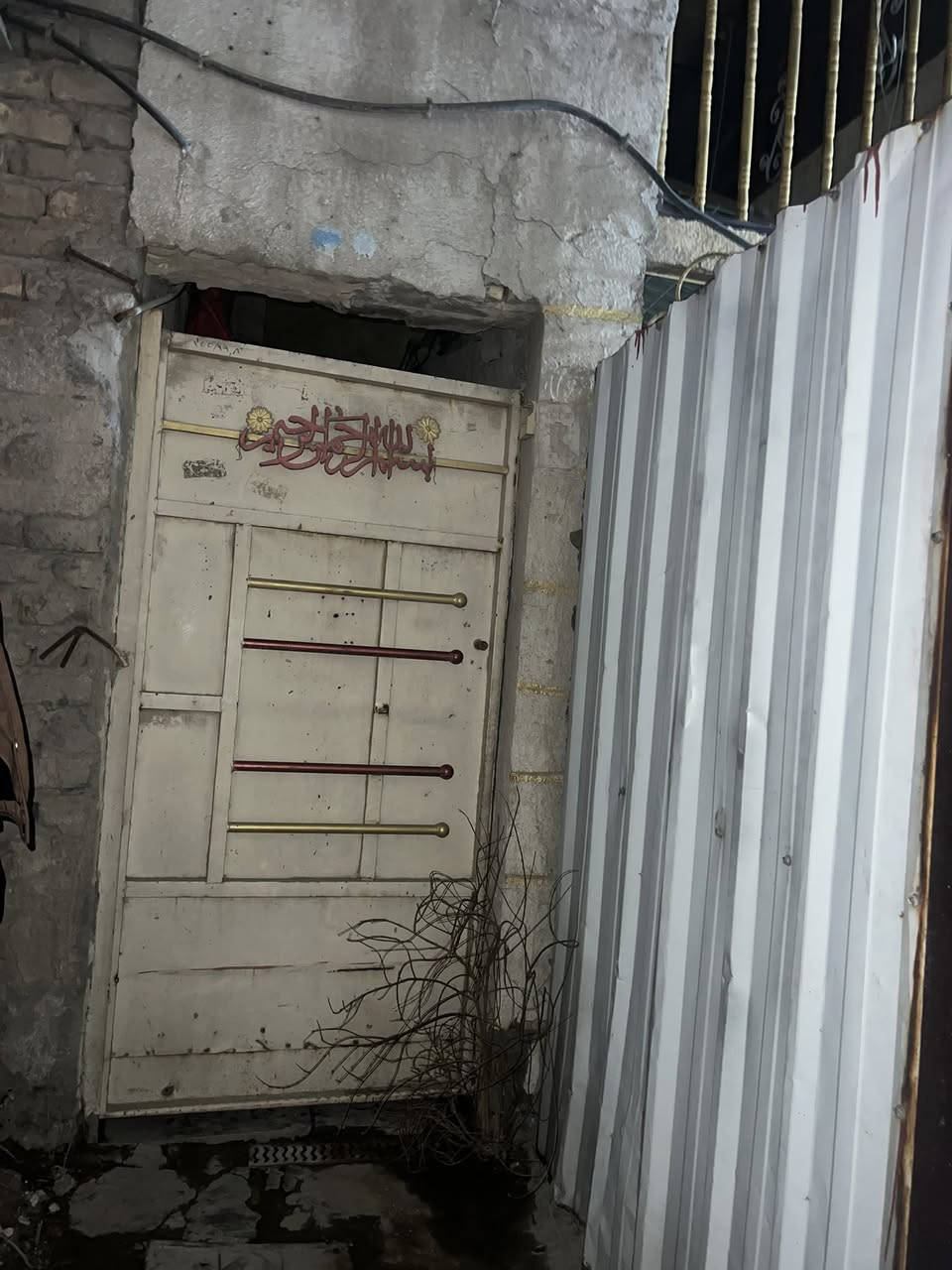 بيت خلفيه مساحته٨٠ بالشعله قطع الثالث عالوسطاني التواصل والاستفسار على هذه رقم ***********
