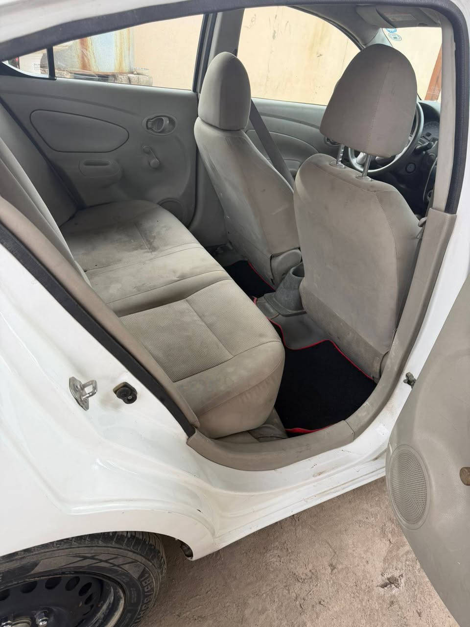 للبيع 
موديل 22
رقم وسنويه جديد
سعر 83 بها مجال 
شرط تحويل
بيها صبغ عام فقط
مكان السياره  معارض برطله بانوراما 
للاستفسار 
***********
***********
