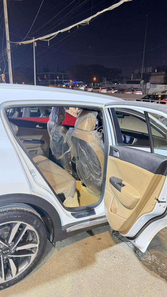 السلام عليكم
للبيع سبورتج 2021
خليجي وكالة الدولية 
ماشية 35.600km
كشنات الاماميه كهرباء 
بصمه عدد2
تشغيل عن بعد 
شاشه كبيرة 
محرك دوش 2000cc 
رقم بغداد 
تخم تايرات جديد
السيارة بيها سونار من المندلاوي بتاريخ اليوم
مرفق مع الصور 
مكان السيارة بغداد المنصور 
للاستفسار :***********
