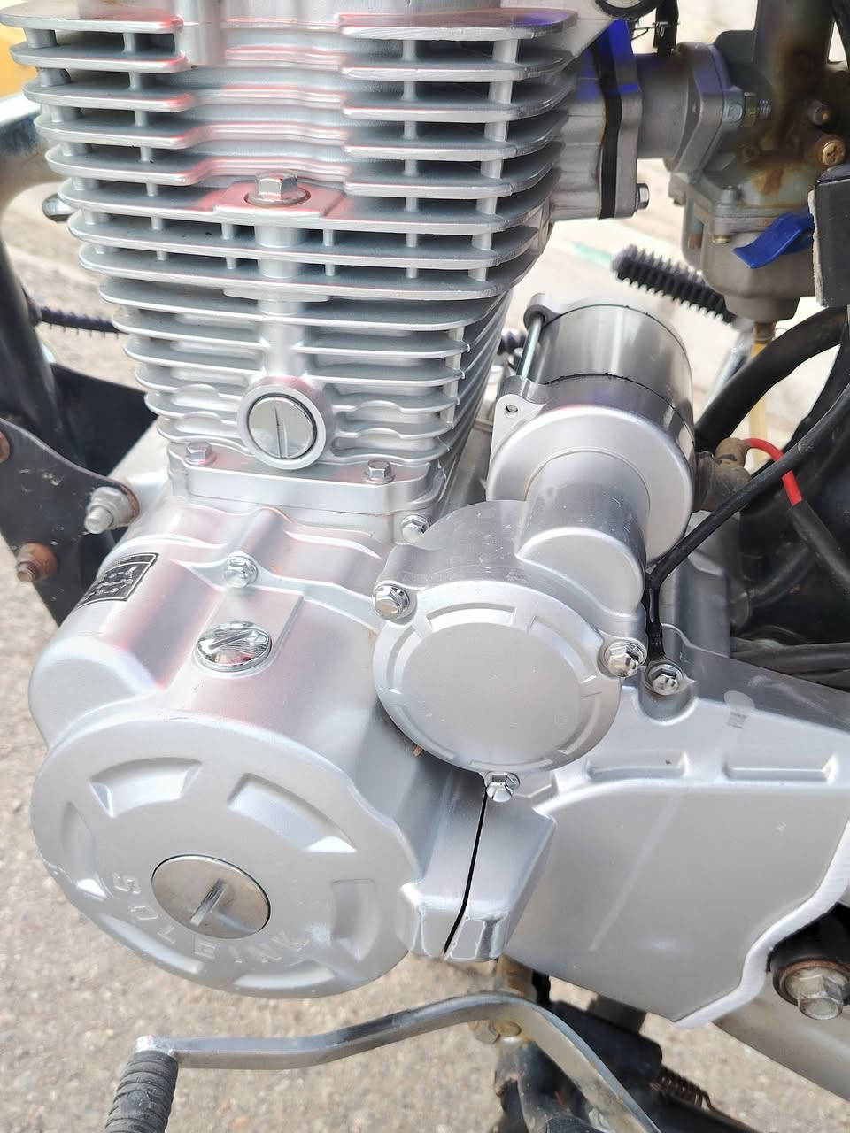 السلام عليكم سولنك للبيع موديل2024
دراجه محرك كبس مامفتوح اخرس صوت مابيه دراجه نضيفه كهربيات شغاله سلف شغال منفيس بيهه السعر 600 وبيه مجال الشراي يدخل خاص او يتصل بلرقم ***********
 الموشراي لا يكسر بل حلال
