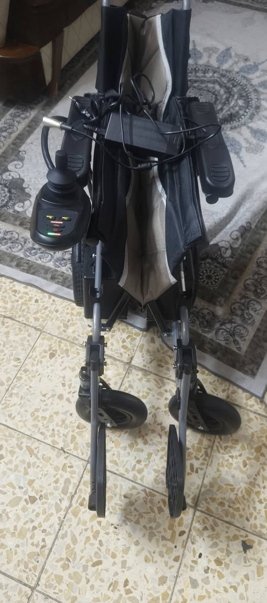 كرسي كهربائي لبيع جديد مامستعمل ينطبك يصير بسياره سعر 550الف ***********
