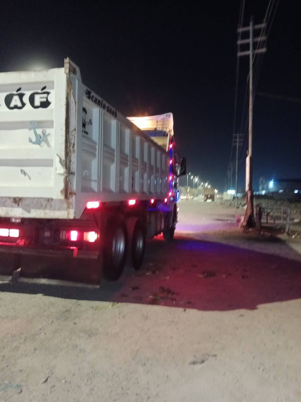 سلام عليكم .للبيع سكانيا محرك 500 كيركوبره باج شاصي ابلاد سنويه قلاب رقم بغداد  الاستفسار ***********
