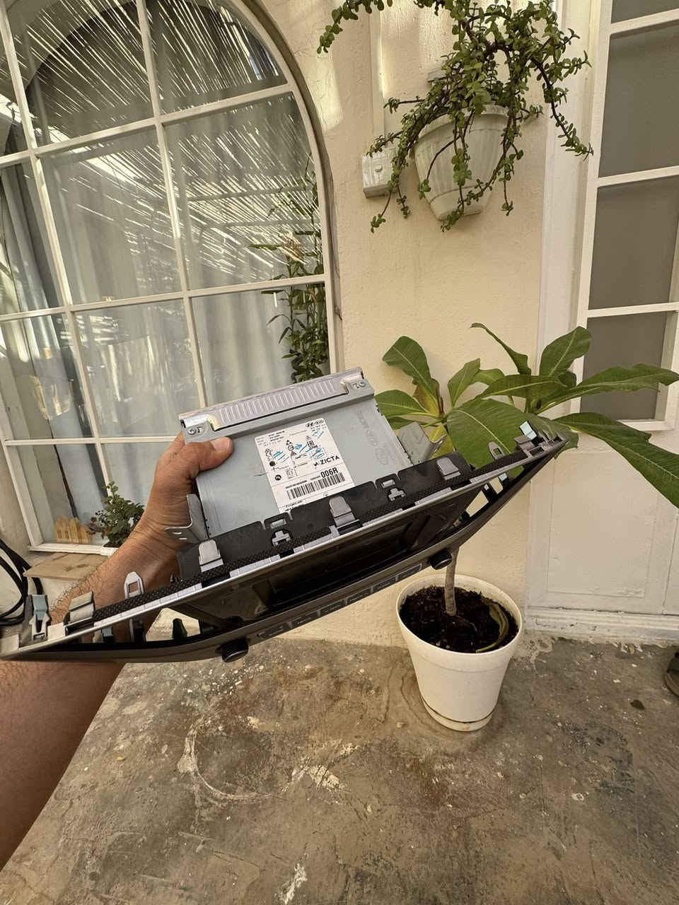 شاشه اكسنت للبيع2019بلاديه اني فاتحه من السياره اريدها 100الف الي يريدها هذا رقمي***********
