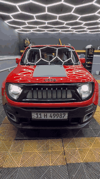 للبيع فقط  جيب رينجيد 2018 احمر  ماشية 74 الف كيلو فقط  ايرباكات سليما...