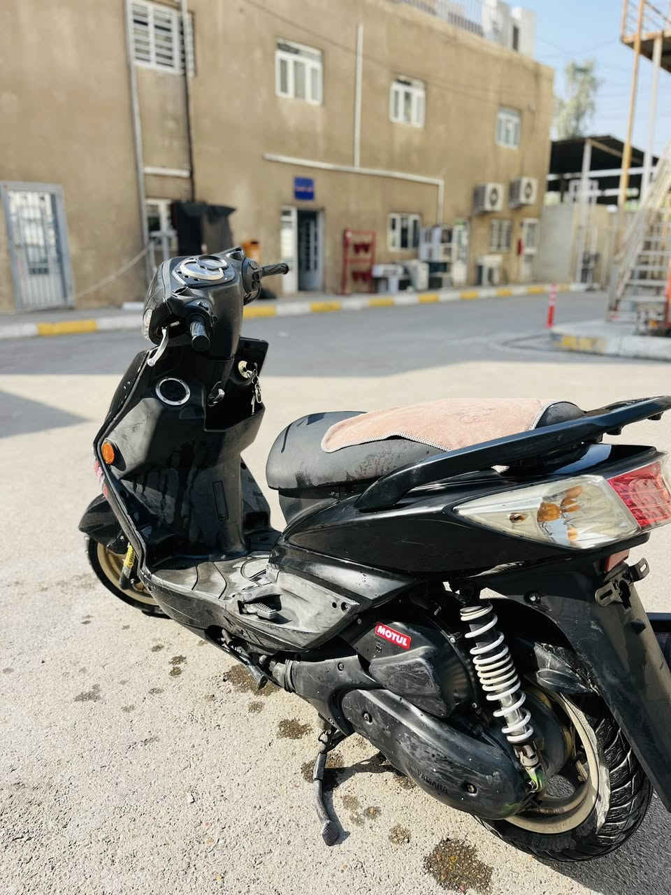 السلام عليكم شبابنا الطيبة دراجه سكنس فحل نوزل
الدراجه بلاديه مابي نقوصات لا كلاجات ولا دبلات
الدراجه بيها دسك خلفي محور من كوريا مو بالعراق
وفجها موجود بس يرادله لحيم شرط نكره صبح متعب 
سعرها 700 وبيها مجال مكاني بغداد الشعب
***********
