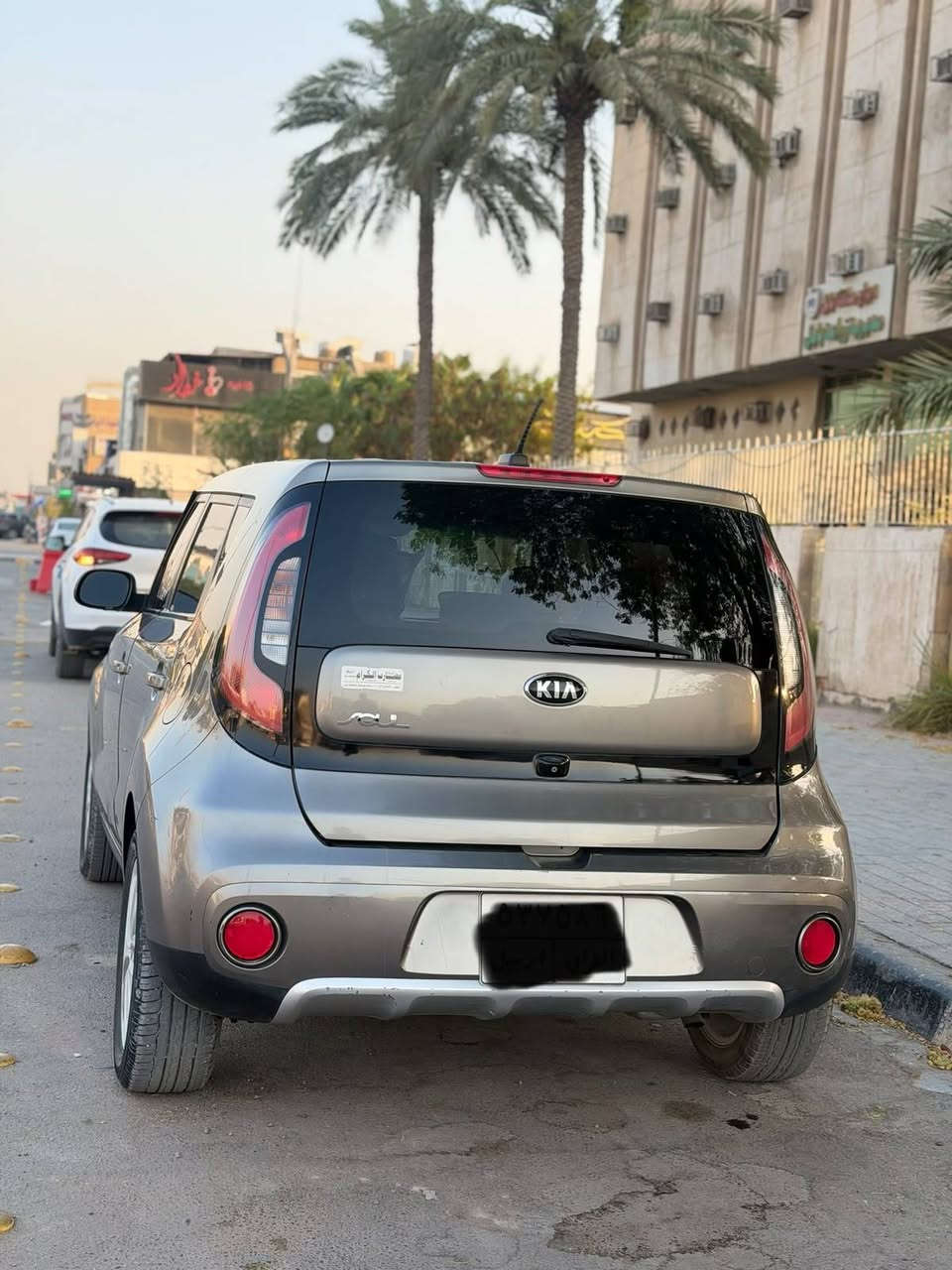 السلام عليكم صول موديل 2018 وارد أمريكي بيها قطعتين صبغ بدون  دواخل رقم أربيل محرك 2000 ماشيه 43 ميل سعرها 103 وبيها مجال 
***********
