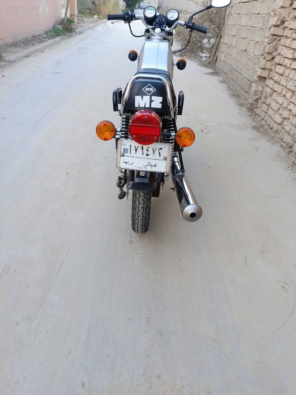 السلام عليكم عشاق دراجات الاMZ مكلف بالنشر 
دراجة ٨٢ للبيع المكان ديالى شهربان سايز ٣ محرك الماني 

داينمو وارميچر كهربائيات كله الماني

وياله ألمانيات 

الدراجة تعمير جديد 

فقط لحيم بالخشم ملحوم بفن وعمل راقي 

الرقم الماني يتحول انگليزي شرط يله يحصل البيع لتسهل الامر 

السعر ٤ ملايين و ٥٠٠ وبي مجال 

للاستفسار عن بقية الدراجة الاتصال على الرقم ‏‪***********‬‏ صالح

https://www.facebook.com/share/1CTcjJwEYM/ هذا الماسنجر والفيس 

تريد تتواصل بالفيس أو الرقم 

رجاء لحد يتصل علي أو يراسلني
