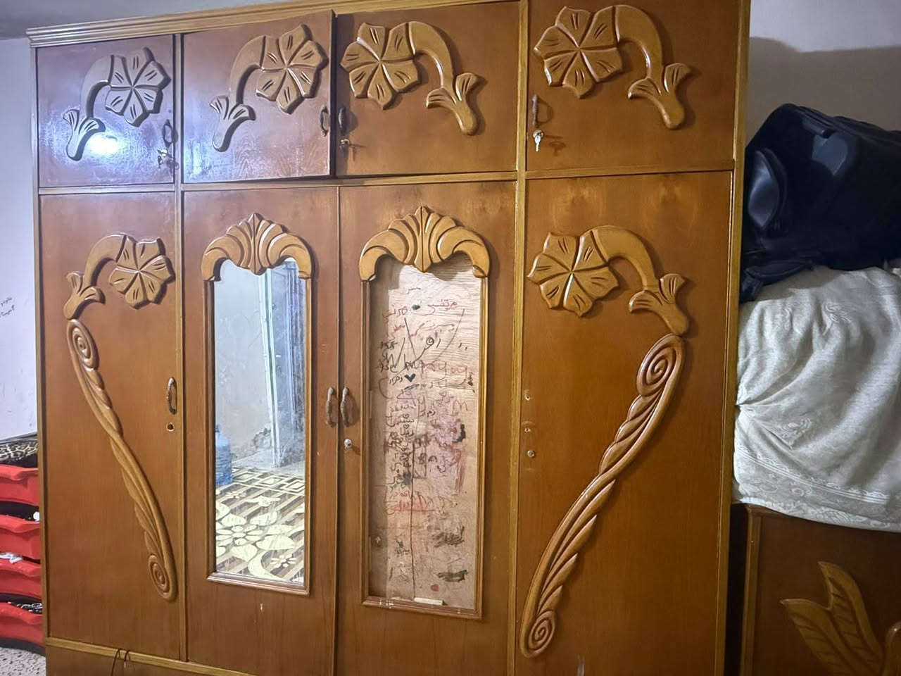 السلام عليكم غراض مستعمله للبيع بوفيه وكنتور الاستفسار ***********
