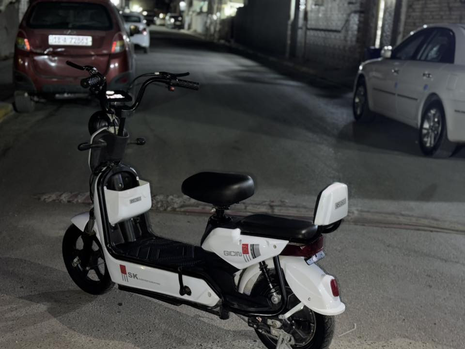 السلام عليكم *********** واتس فقط
دراجه شحن للبيع السعر 250 وبيها مجال العنوان الدوانيه حي الفرات 
4بطاريات 
حجم 14
ملف نحاس 500
دراجه نضيفه مستخدمه قليل
