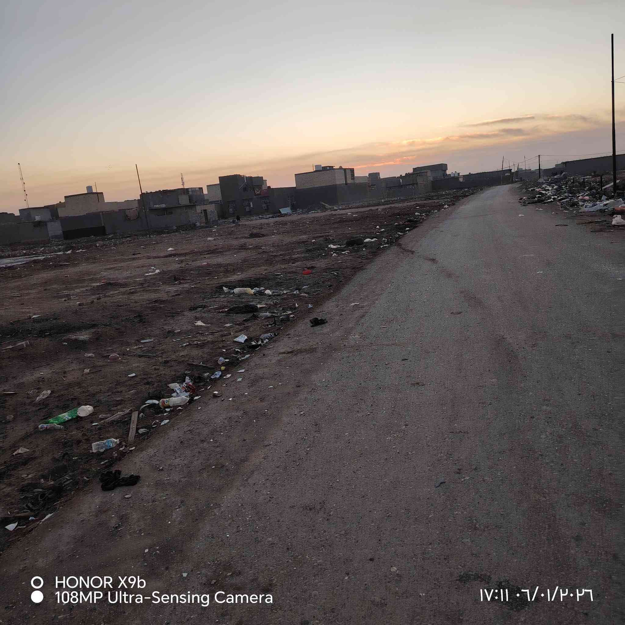 السلام عليكم قطعه ارض البيع المساحه ٤٠٠متر تتوفر كافه الخدمات مي ومجاري وكهرباء وتبليط عرض؛ شارع ١٣متر سعر ل٢٠٠ ب٢١ وبيهه مجال قليل لعنوان الحميديه شارع سيد عوده *********** /***********
