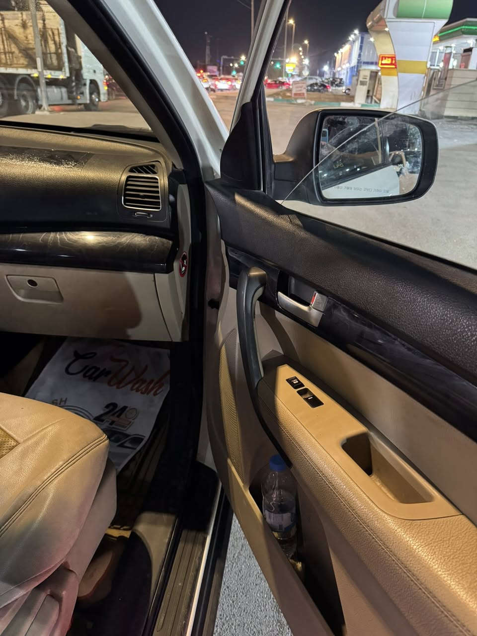 السلام عليكم
كيا سورينتـو ( خليجي ) موديل 2015

 بأسمي رقم بغداد 

مكينه  6 سلندر / 3.6V دوووش 

سبعة راكب 

نطام ايكو ( تقليل استهلاك الوقود )

ثلاث قطع تبريد منفصل 

تحكمات استيرن اعتيادية  

لداات امامي 

بردات خلفية 

الارضيه مغلفة بالكامل 

ماشيه 151 كيلومتر 

ضرر السياره جاملغ وباب امامي جهه السايق

ايرباگ ستيرن وبرده 

باقي مواصفات السورينتو معروفة ….

السعر خاص 🔴

مكاني :  بغداد / الزعفرانية
الهاتف : ***********
