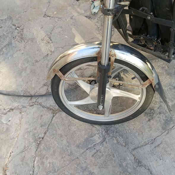 السلام عليكم دراجه شحن للبيع بدون بطاريات (السعر 280وبي مجال) والدراجه نفس النضافه بصوره 
الاتصال على الارقام ***********
***********
