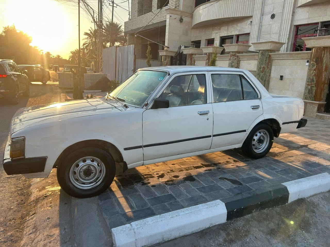 سلام عليكم عندك كرونا موديل ٨١ محرك كير عادي تبريد شغال تخم تاير جديد صدر امامي خلفي غرفه جديد رقم مميزه بسمي ساكن بغداد البلديات السعر ٣٣ بيهة مجال شراي خابرني *********** فول جاهزه فول
