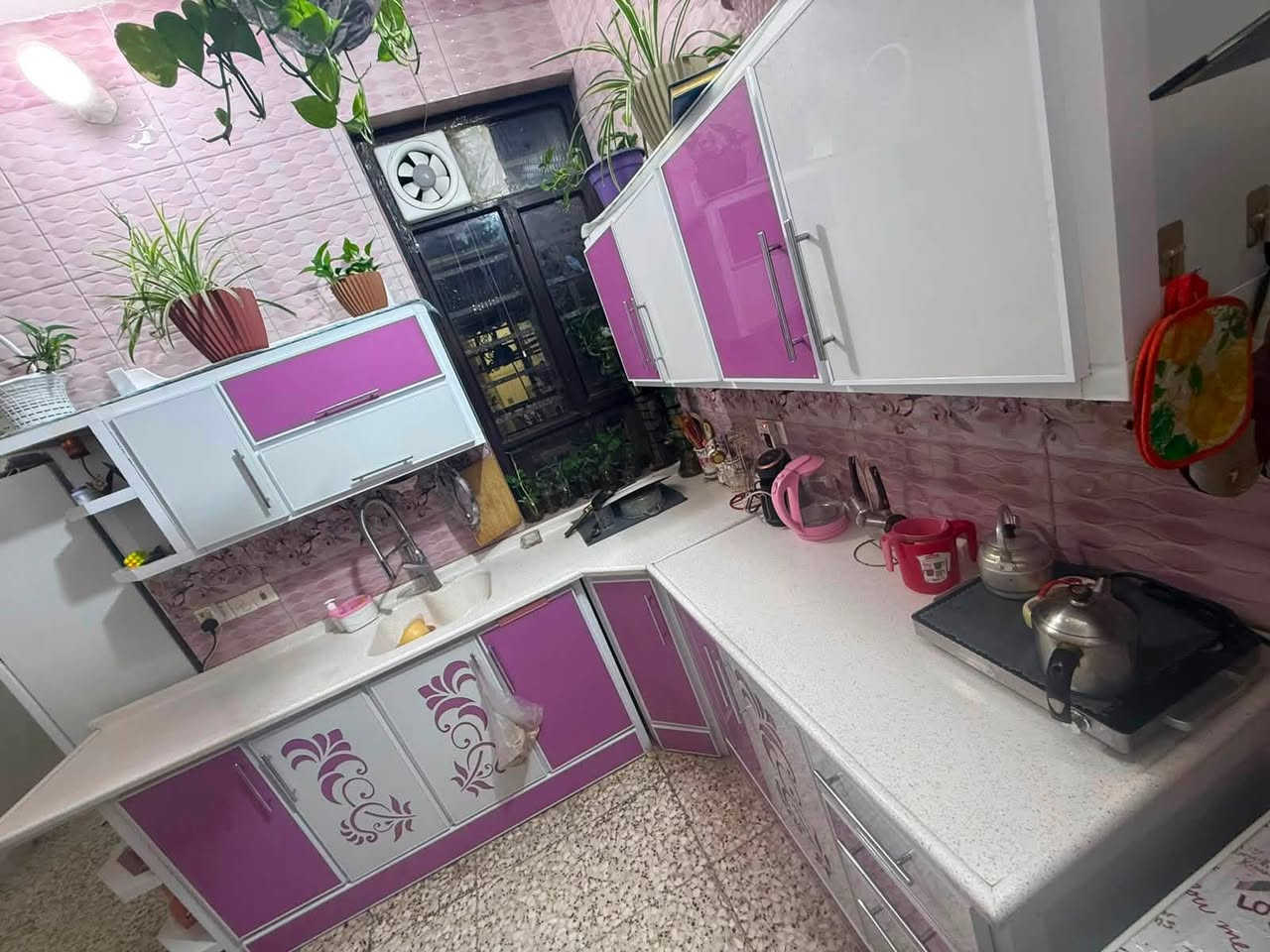 مطبخ المنيوم جديد اي ضرر مابي للبيع مرمر صناعي مستعمل قليل جدا للبيع تواصل ***********
