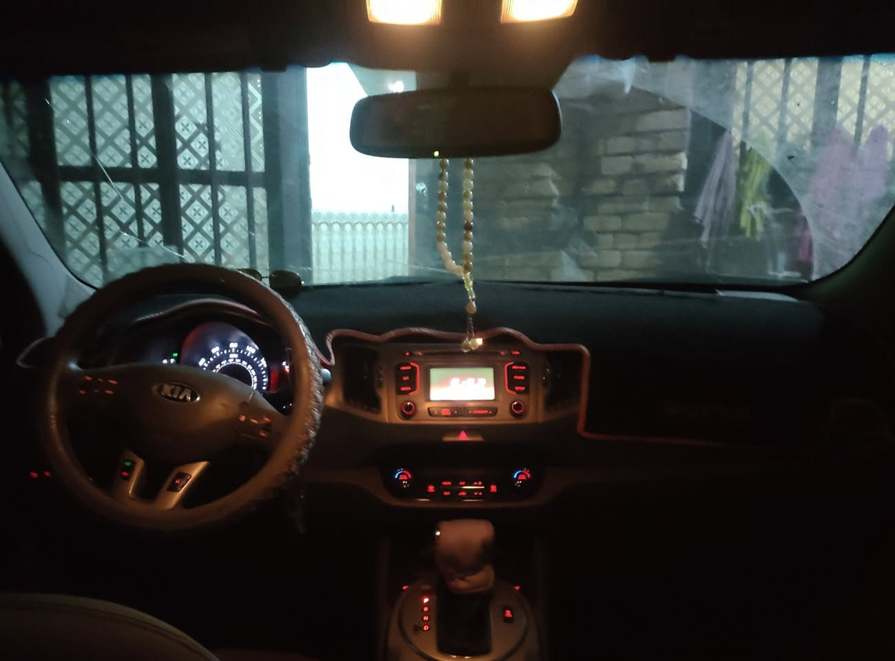 كيا سبورتج  2014 . أمريكي. فورويل . مكينه 2400 . قطعتين تبريد . تحكم ستيرن. مانع انزلاق. تحكم بتقليص البنزين أشاير بلمري . رام خزن . علمأ طختهه صبغ نصف البابين جهه السايق وخشم البنيد   السعر . علرقم  ***********
