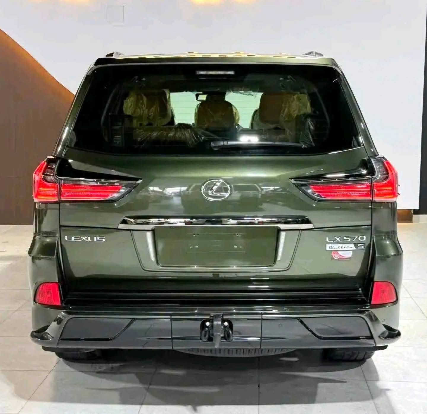 LEXUS LX570 - BLACK EDITION S 💚
​المــوديل: 2021 
​ماشية 19 ألــف كيلو متر بسسسس ❤️‍🔥 (نظافة وكالة)
​الوحش الياباني يجي بمحرك 8 سلندر V8 سعة 5.7 لتر ⛽️

يولد قوة 362 حصان 🐎، وتسارع طيران من 0 للـ 100 كم/ساعة بـ 7.7 ثانية 💥🚀
مــع نظـــام دفع ربــاعي 4WD يبيض الوجه بكل الظروف 💪

​السيارة فول مواصفات VIP (رقم واحد)، مكفولة واللهم صل على محمد 👌🤩
📍 مكــان السيــارة: أربيل

ادخل لـ معرض الدكتور للسيارات ​سوي لايك (❤️) واكتب "لكـزس" بتعليق، ويوصلك السعر عالخاص طيارة 📩 مبــاشرة 🔥


**إذا كنت صاحب هذا الإعلان وتريد حذفه لأي سبب، رجاءا أرسل رسالة إلى الدعم الفني**
