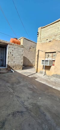 بيتين للبيع البيت الاول  طابو صرف بنيان قديم والبيت الثاني بنيان حديث ...