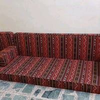 طبله وسطيه بقاعده خشبيه ثقيله السعر ٣٥ جلسه عربيه ١٣ متر مستعمله جدا ق...