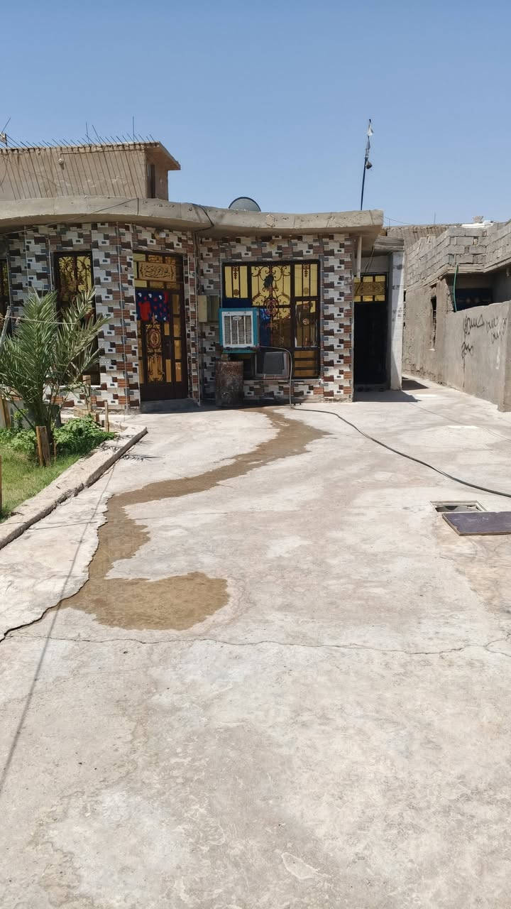 السلام عليكم البيت لبيع غرفتي +السبقال +صاله +حمام +مطبخ خاري مطبخ  دخل +مضيف ساحت المساحت 500متر تقاطع نهروان ***********رقم
