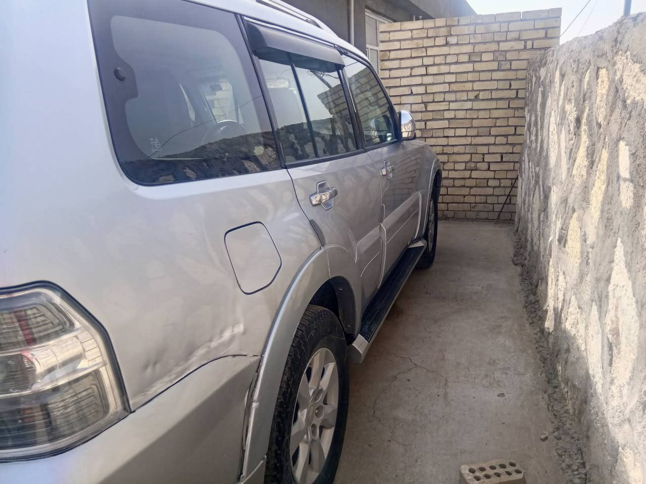 باجيرو ميتسوبيشي وكالة حبتور
باجيرو موديل 2011 فول مواصفات 

مكفولة من عد الدعاميات للجماليه صبغ 

مواصفات فول 1/1 

فتحة 

🥁🥁دمام

لايت زنون

حساسات خلفية

اشاير بلمري 

كشنات كهرباء 

تحكم ستيرن 

مري شفط 

كروز سرعة

تبريد ثلاث قطع 

7 راكب

ثلاجة 

كشنات جلد

نضام دفلوك

12سماعه 

AWX

4*4

السعر 148 بيه مجال 

مكاني حله بابل 
‭0771 163 3010‬
