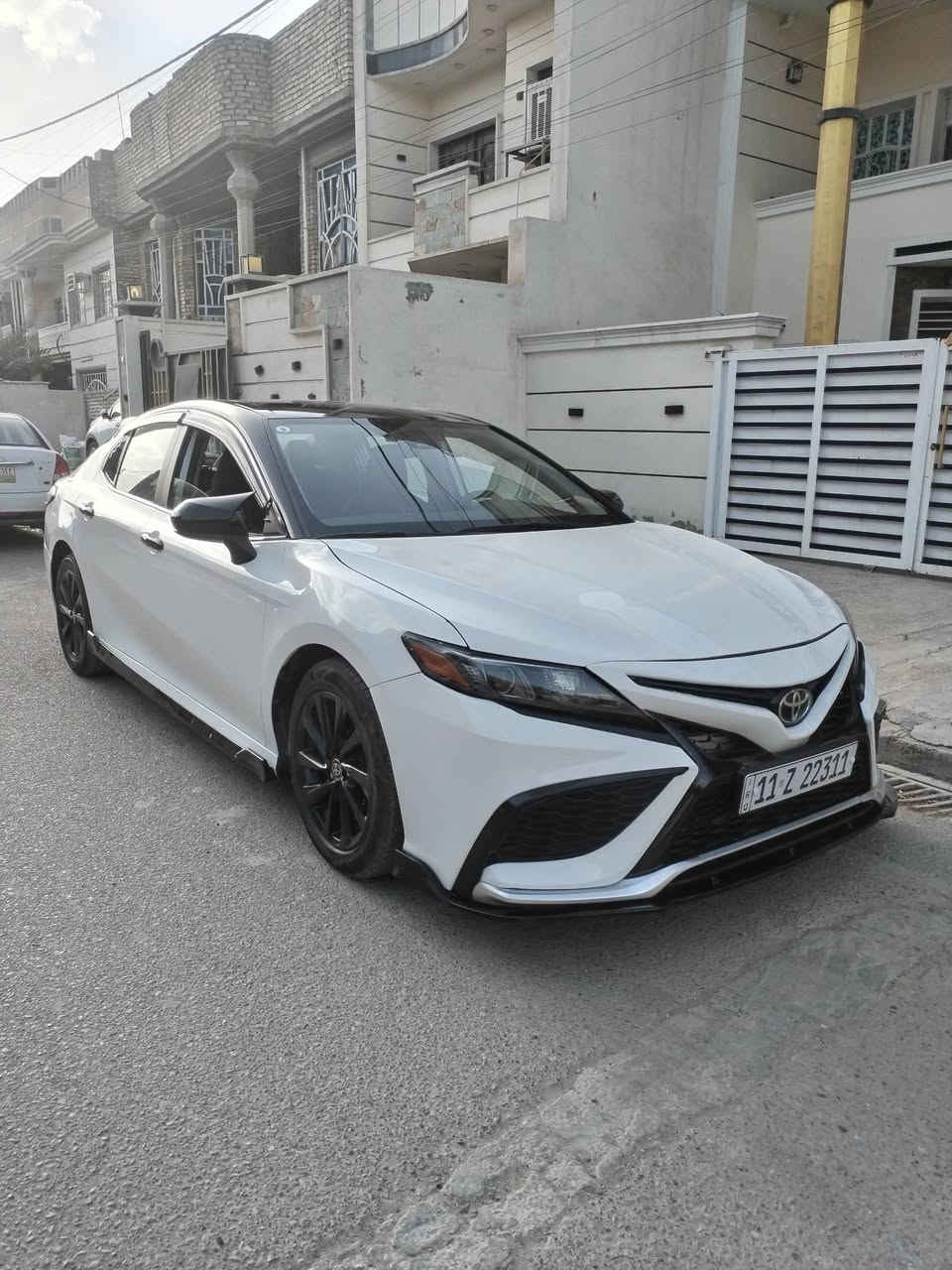 السلام عليكم للبيع كامري موديل 2023 وارد مريكي بانزين حادثه جاملغ وبنيد وجاملغ خلفي وقبق صندوك مبدل يرباك ستيرن ماشيه 58 سياره محدثه SE رقم بغداد  السعر 145             ***********
