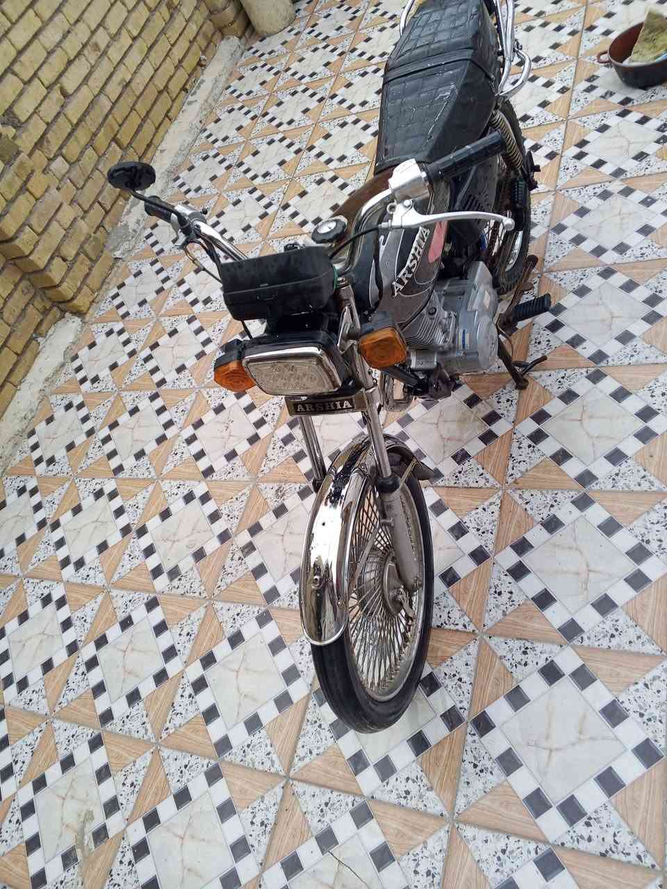 سلام عليكم دراجه ارشه البيع موديل 19اوراق اصولي 
دراجه متروكه تجي شغل وتطلع ب 450وبيهه مجال 
***********
