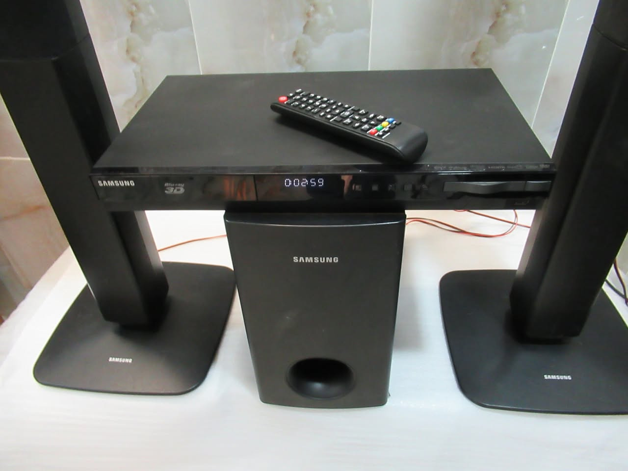 المسرح المنزلي بلو راي 3D 

يدعم جميع فايلات صوت وصوره 

بي مدخل USB فلاش ميموري

Samsung home cinema system 2.1 channels

Blu-Ray player video, VCD

AVCHD, DIVX, MKV, WMV, WMV9, XVID

BD, BD-R, BD-RE, BD-ROM, CD, CD-R, CD-RW, DVD, DVD+R, DVD+RW, DVD-R, DVD-RAM, DVD-RW

Dolby Digital, Dolby Digital Plus, Dolby TrueHD, DTS, DTS 96/24, DTS-HD

AAC, FLAC, LPCM, MP3, WAV, WMA

السعر 100 الف

يوجد توصيل


**إذا كنت صاحب هذا الإعلان وتريد حذفه لأي سبب، رجاءا أرسل رسالة إلى الدعم الفني**